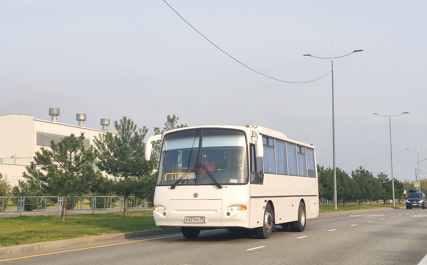 Краснодарский край, КАвЗ-4235-62 № М 221 КК 93