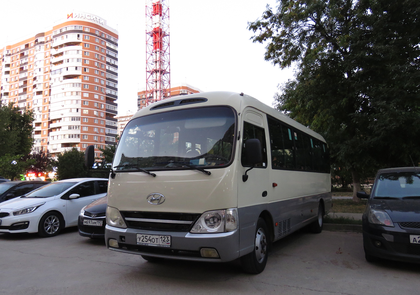 Краснодарский край, Hyundai County Kuzbass № У 254 ОТ 123