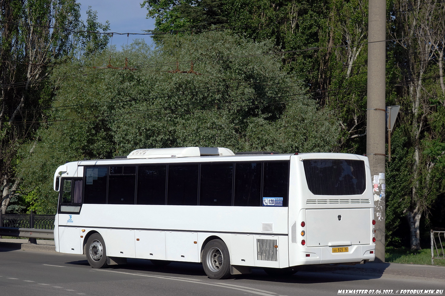 Республика Крым, КАвЗ-4238-62 № АА 825 82