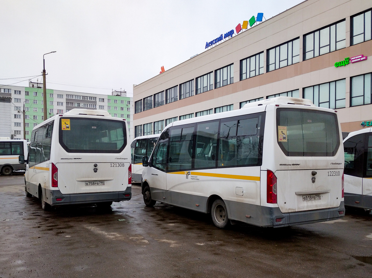 Московская область, ГАЗ-A68R52 City № 121308; Московская область, ГАЗ-A68R52 City № 122310