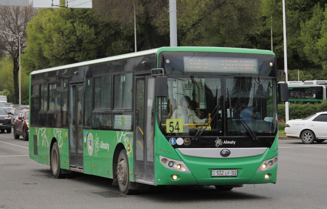 Алматы, Yutong ZK6118HGA № 132 LF 02