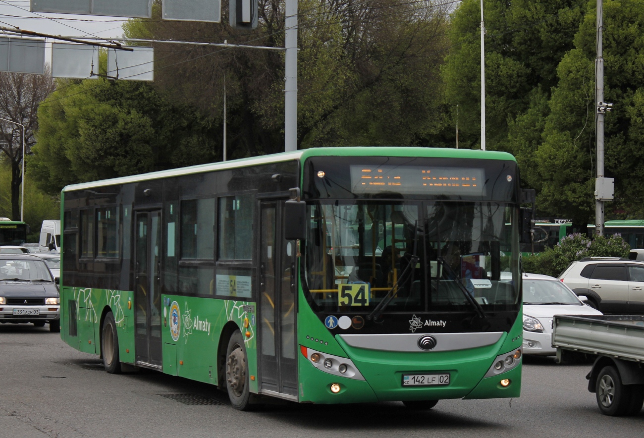 Алматы, Yutong ZK6118HGA № 142 LF 02