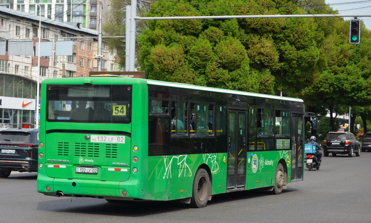 Алматы, Yutong ZK6118HGA № 132 LF 02