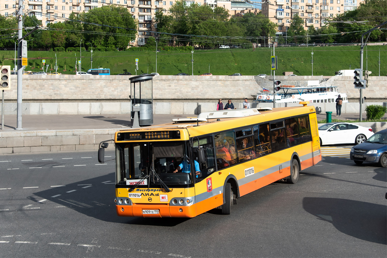 Москва, ЛиАЗ-5292.22 (2-2-2) № 011016