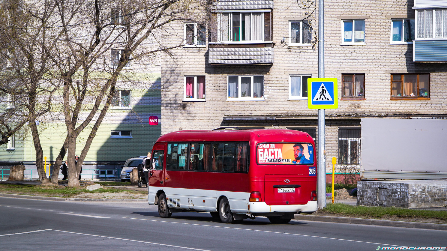 Алтайский край, Hyundai County Kuzbass № В 186 КК 122