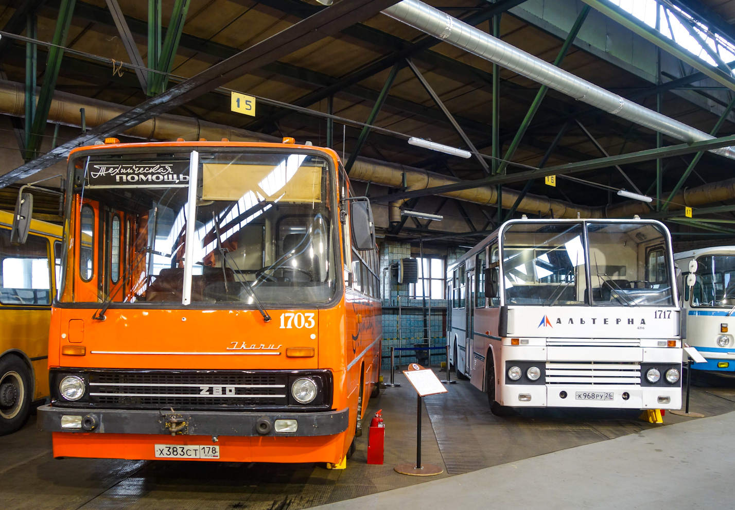 Санкт-Петербург, Ikarus 280.33 № 1703; Санкт-Петербург, Альтерна-4216 (ЭЗСА) № 1717