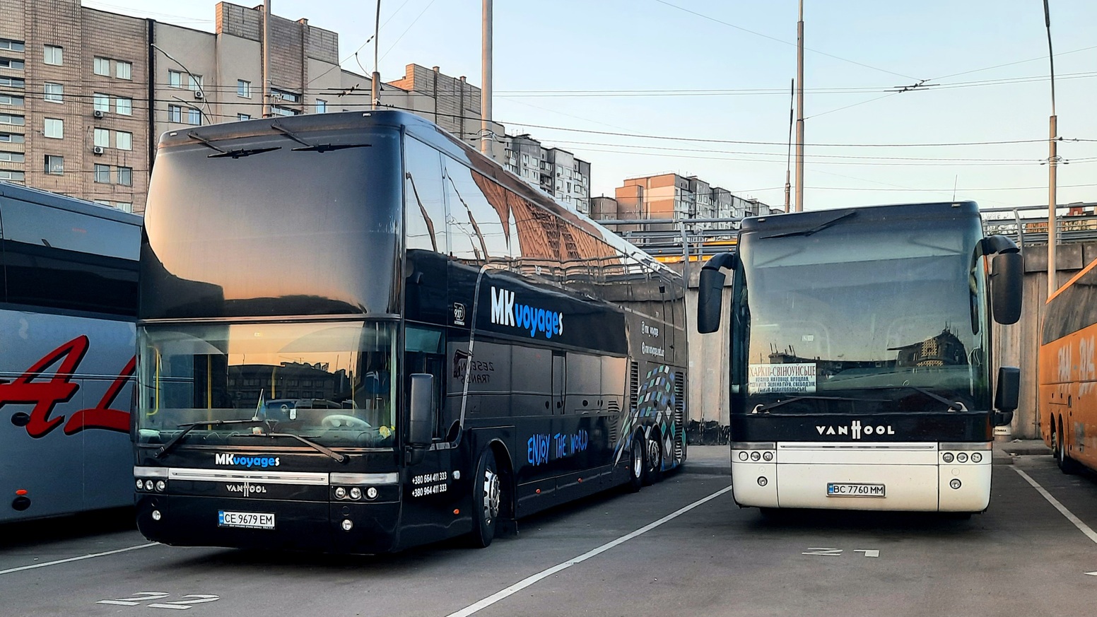 Черновицкая область, Van Hool TD927 Astromega № CE 9679 EM; Львовская область, Van Hool T917 Acron № BC 7760 MM