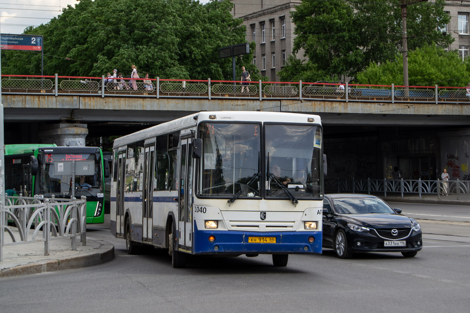 Sverdlovsk region, NefAZ-5299-20-32 # 1040