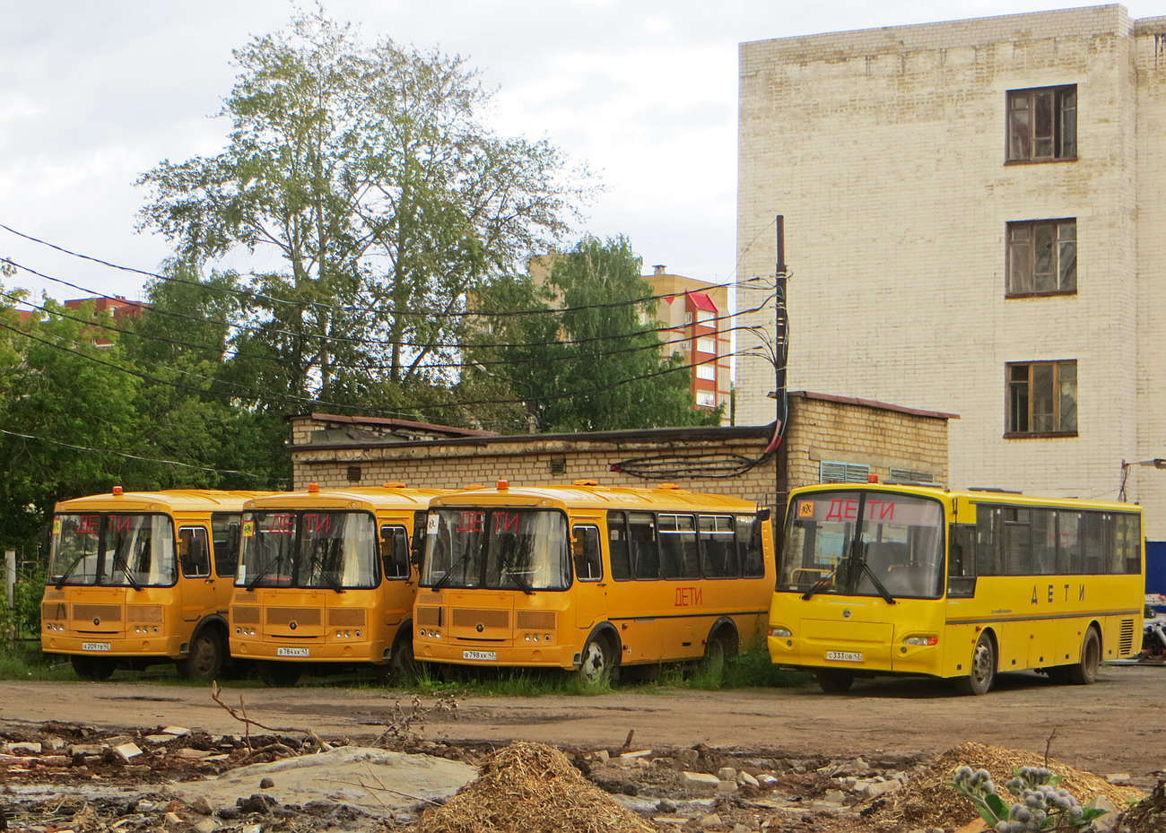 Кировская область, ПАЗ-320570-02 № В 798 ХК 43; Кировская область, КАвЗ-4238-05 № С 333 ОВ 43