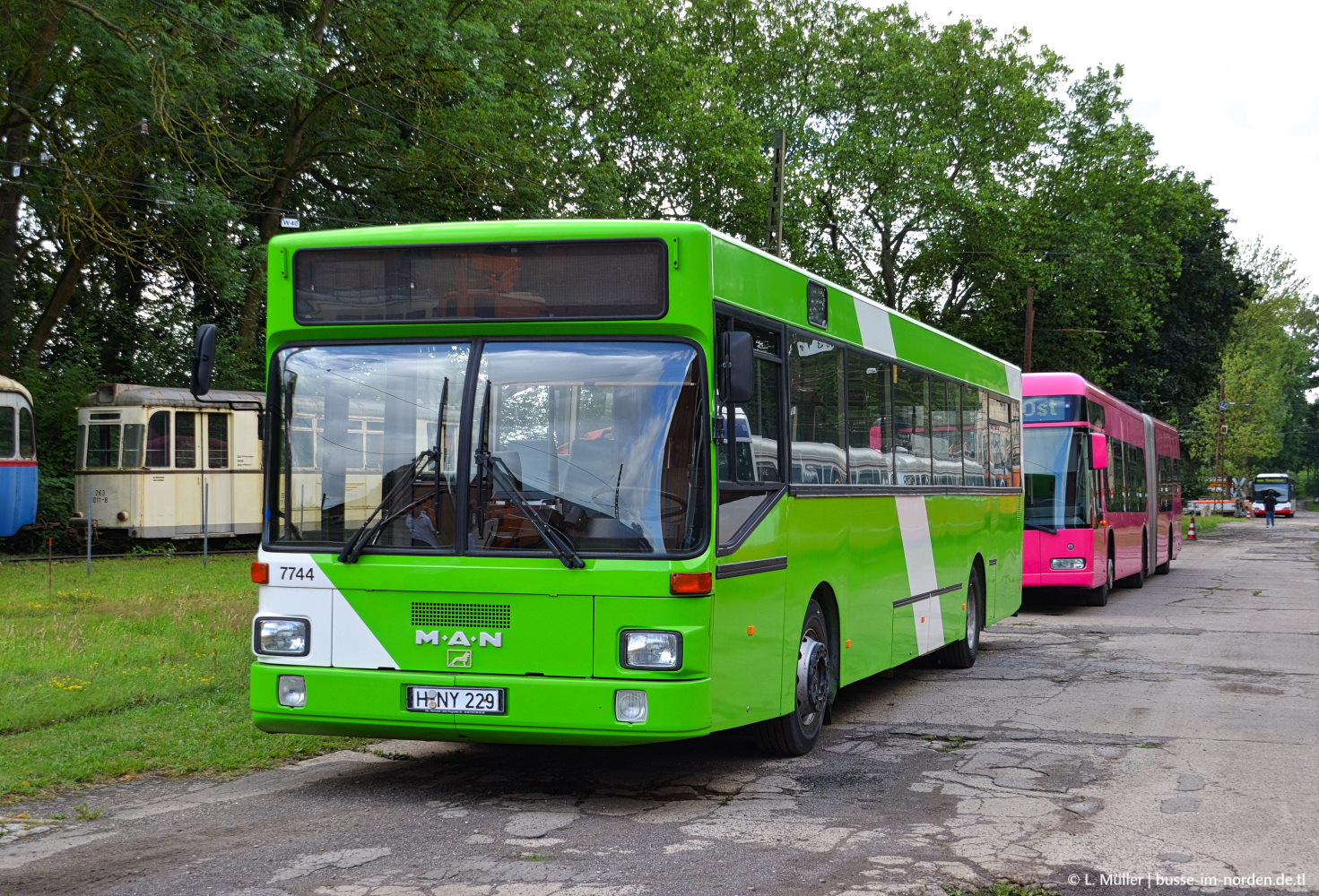 Нижняя Саксония, MAN 791 SL202 № 7744; Нижняя Саксония, Mercedes-Benz O530G Irvine Citaro G № 8236; Нижняя Саксония — Bustreffen Wehmingen Hannoversches Straßenbahnmuseum 13.07.2025