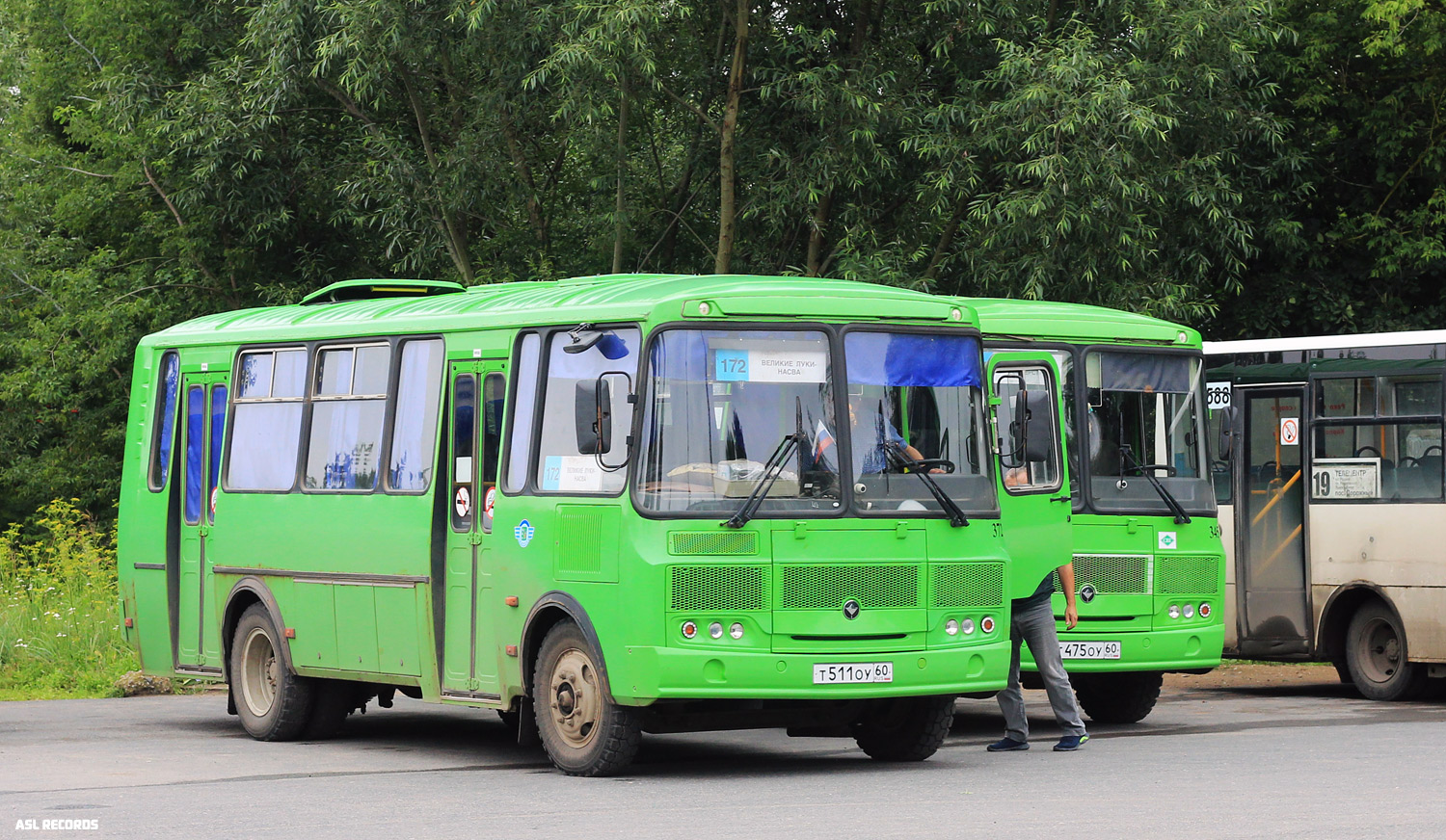 Псковская область, ПАЗ-4234-04 № 372; Псковская область, Hyundai County Kuzbas HDU2 № АВ 588 60