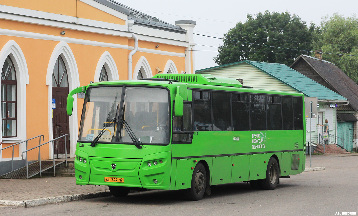 Псковская область, КАвЗ-4238-61 № 528