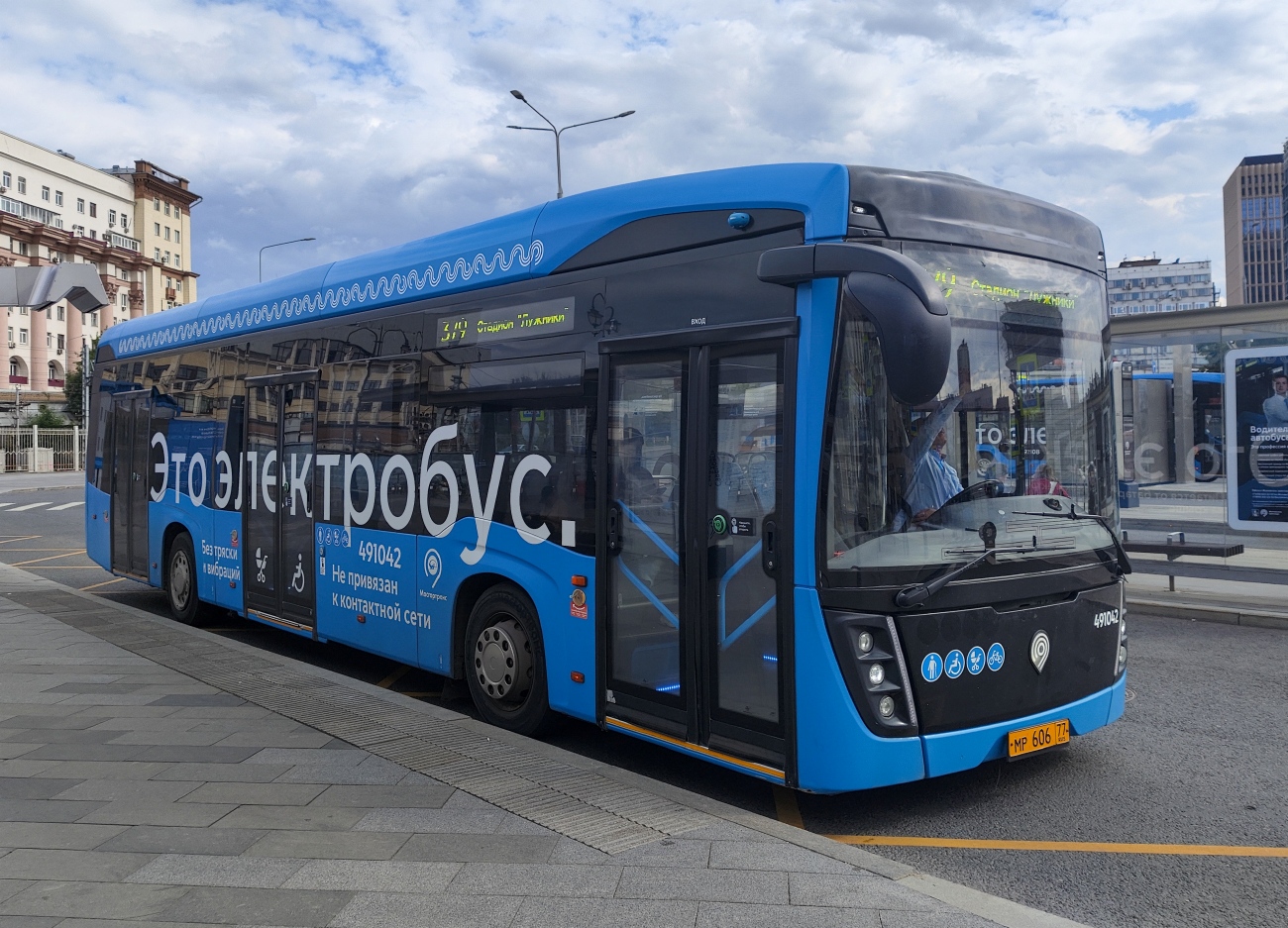 Москва, КАМАЗ-6282 № 491042