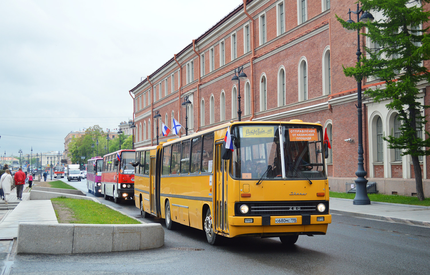 Санкт-Петербург, Ikarus 250.93 № 5026; Москва, Ikarus 256.74 № С 939 СО 797; Санкт-Петербург, Ikarus 280.03 № О 680 МС 198; Санкт-Петербург — VI Международный транспортный фестиваль "ТранспортФест-2025"