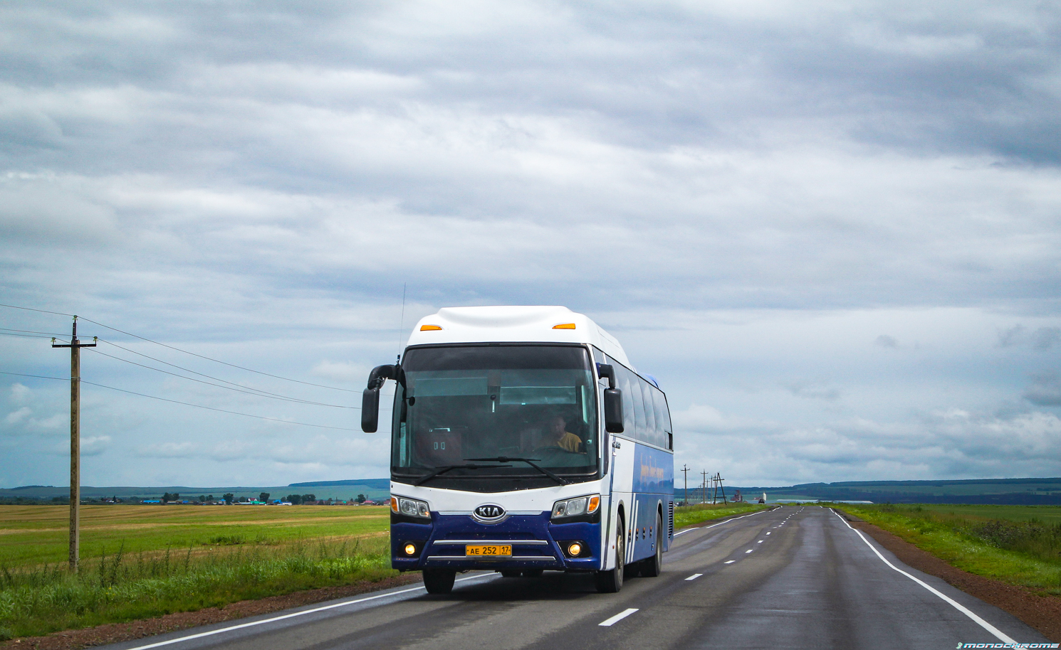 Тува, Kia Granbird № АЕ 252 17