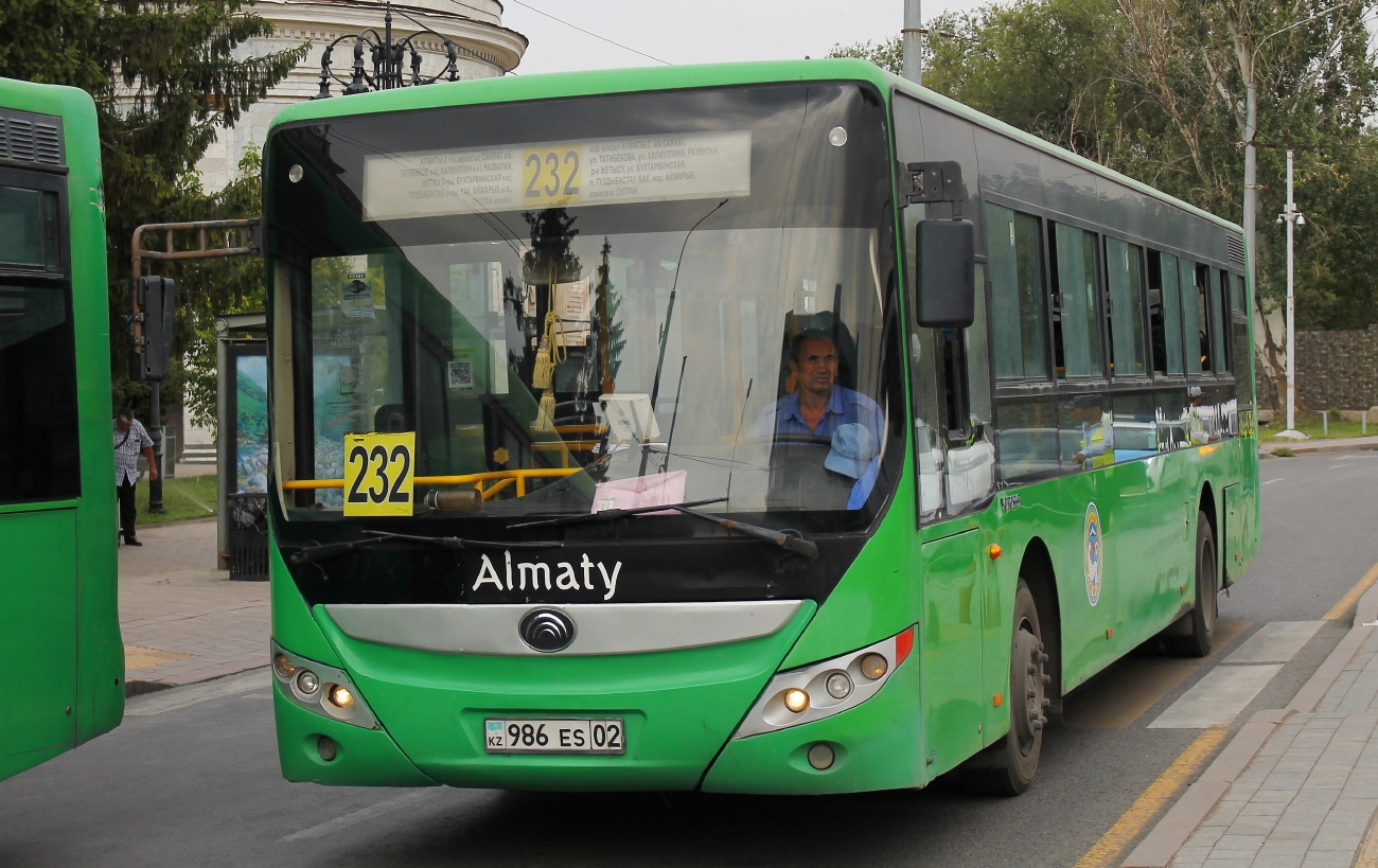 Алматы, Yutong ZK6118HGA № 986 ES 02
