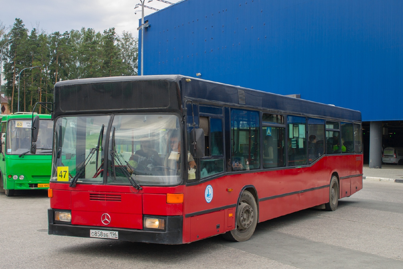 Sverdlovsk region, Mercedes-Benz O405N2 č. О 858 ВЕ 196