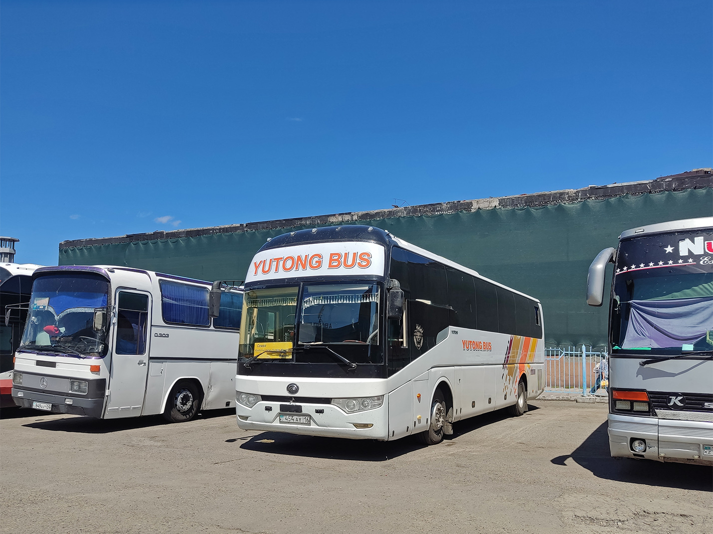Абайская область, Yutong ZK6122HQB9 № 454 AY 16