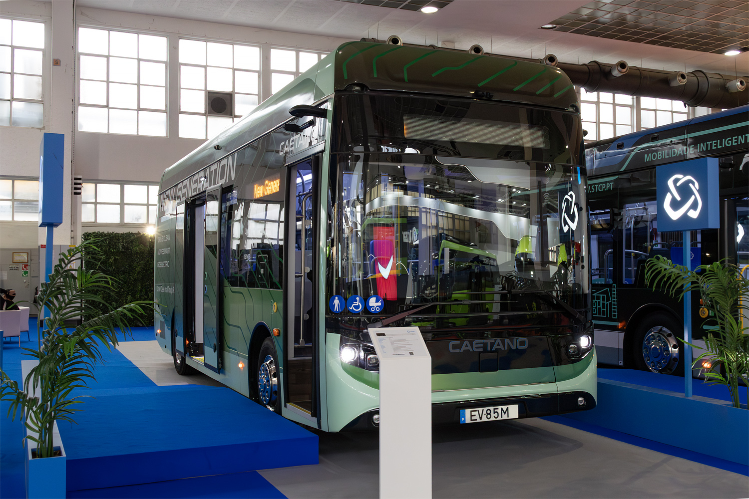 Португалия, Caetano e.City Gold № [EV 8.5M]; Бельгия — Busworld Europe 2025