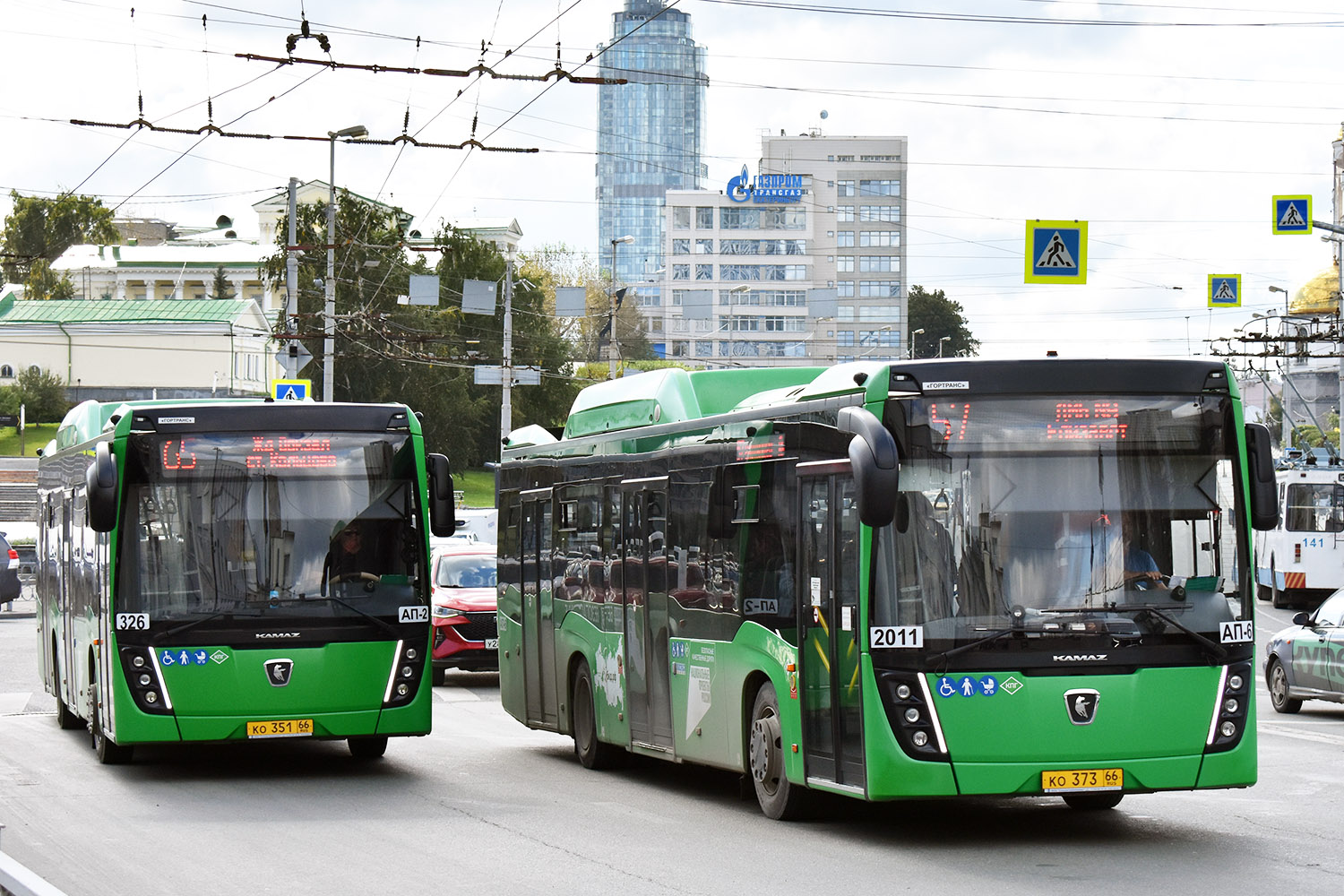 Свердловская область, НефАЗ-5299-40-57 (CNG) № 326; Свердловская область, НефАЗ-5299-40-57 (CNG) № 2011