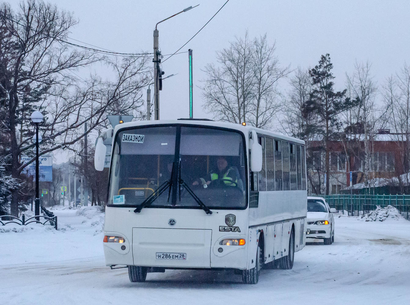 Амурская область, КАвЗ-4238-41 № Н 286 ЕМ 28