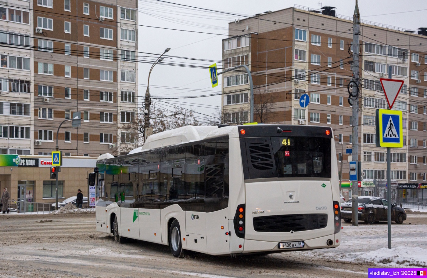 Удмуртия, НефАЗ-5299-40-57 (CNG) № Н 408 ВХ 18; Удмуртия &mdash; Выставки и презентации