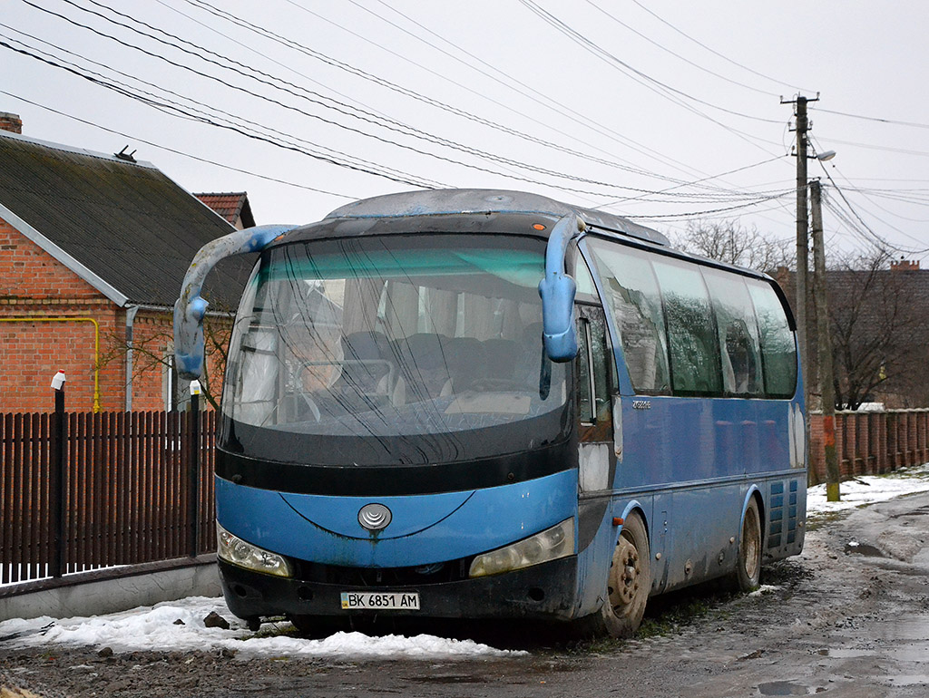 Ровненская область, Yutong ZK6831HE № BK 6851 AM