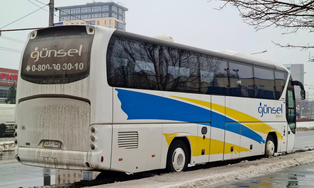 Киев, Neoplan P21 N2216SHD Tourliner № AA 3329 MC