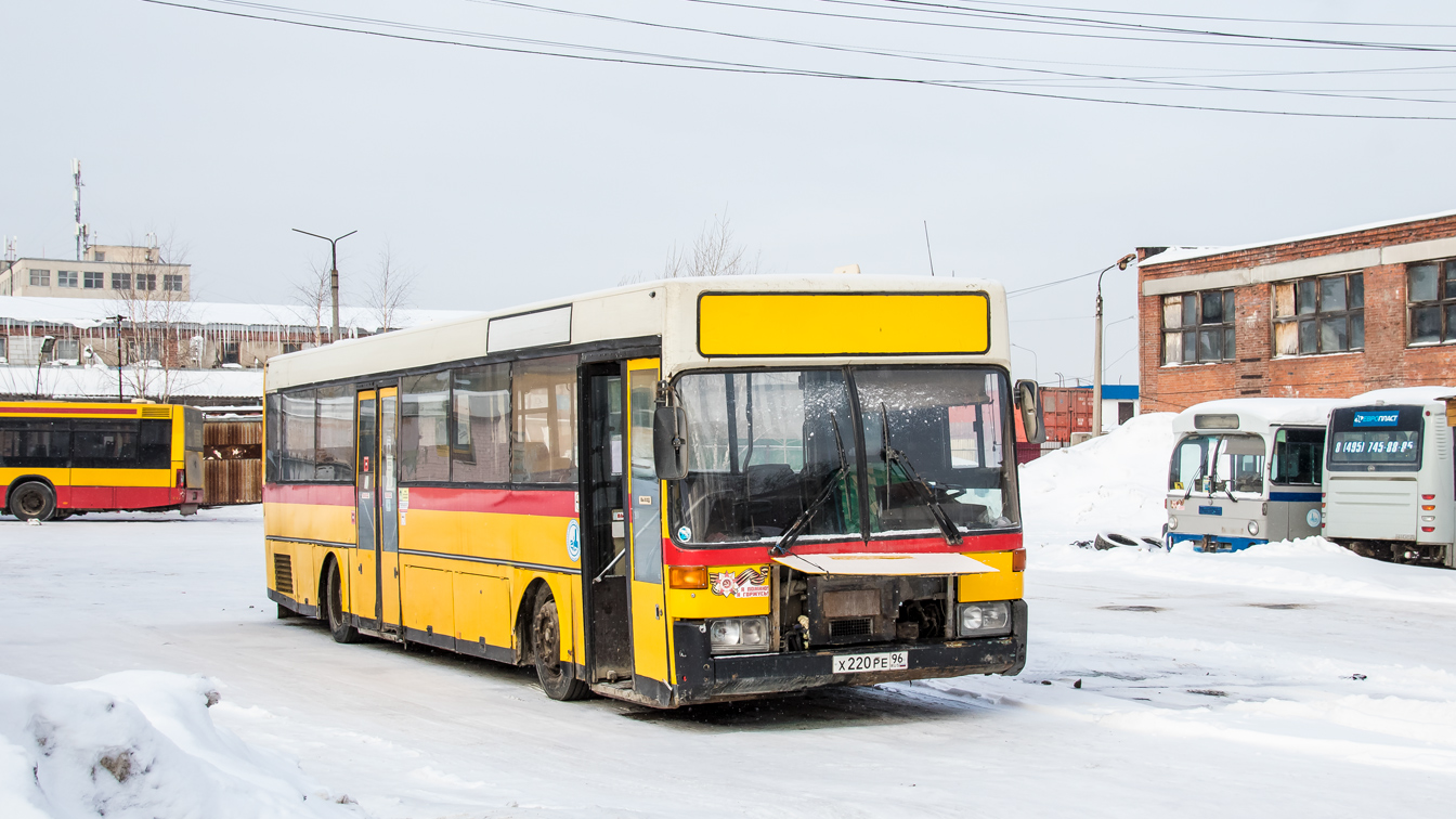 Свердловская область, MAN A21 NL**3 (ZNS) № КК 704 66; Свердловская область, Mercedes-Benz O405 № Х 220 РЕ 96