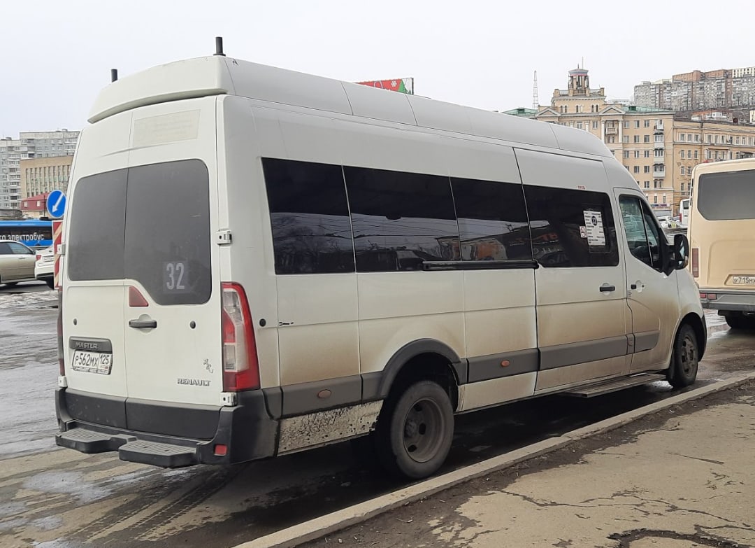 Приморский край, Renault Master (NIAF, НиАЗ) № Р 562 МХ 125