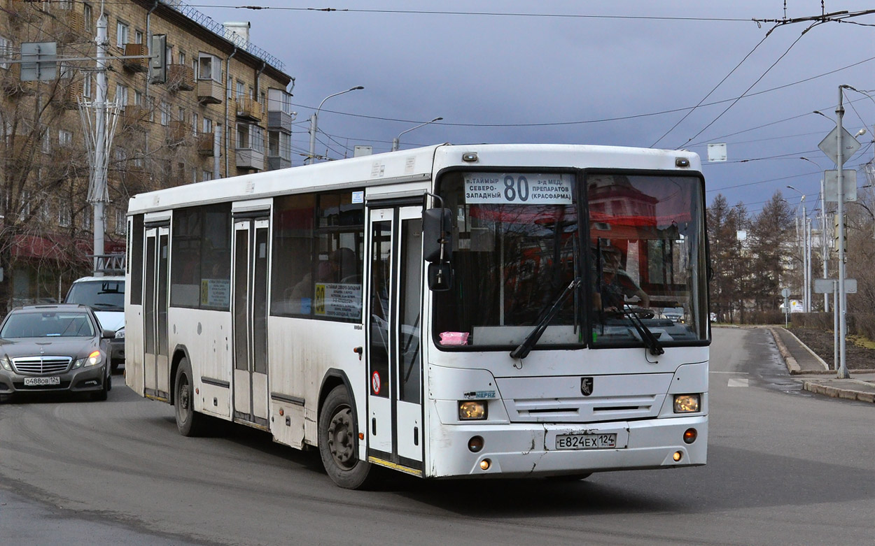 Красноярский край, НефАЗ-5299-20-33 № Е 824 ЕХ 124