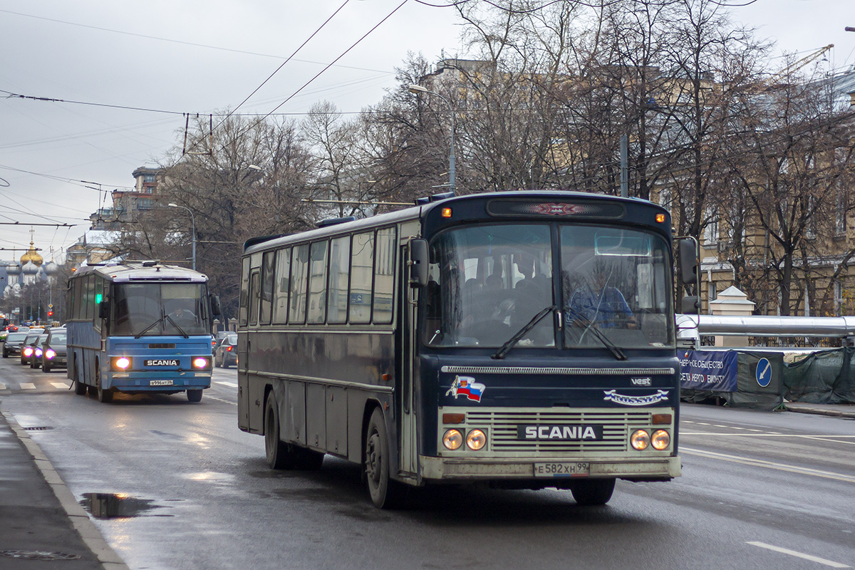 Москва, Vest 4 № Е 582 ХН 99