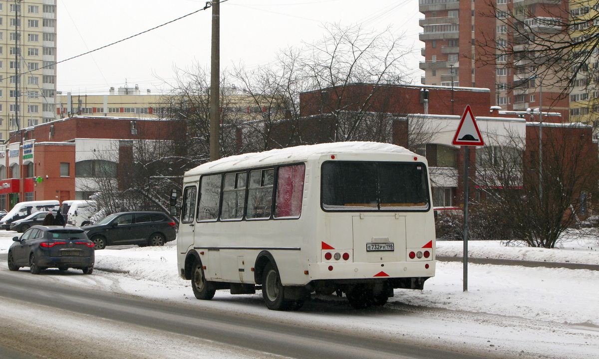 Санкт-Петербург, ПАЗ-32053 № Е 732 РУ 198