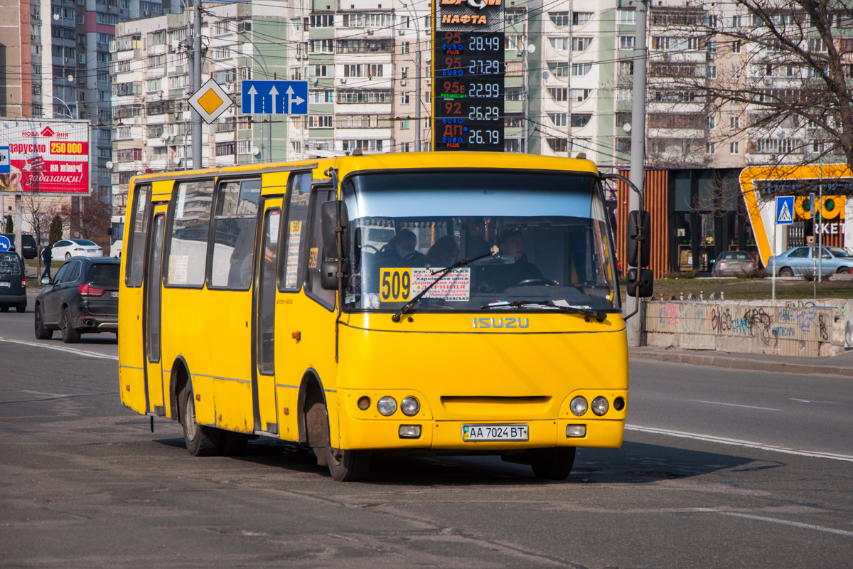 Киев, Богдан А09302 № AA 7024 BT