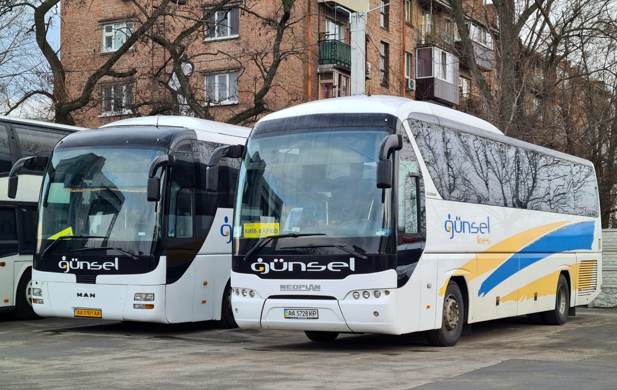 Киев, Neoplan P21 N2216SHD Tourliner № AA 5728 KP