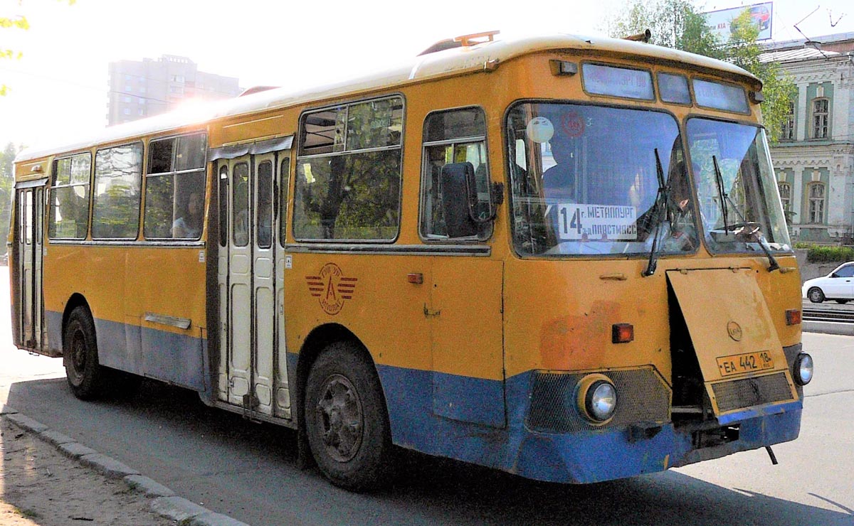 Удмуртия, ЛиАЗ-677М № ЕА 442 18
