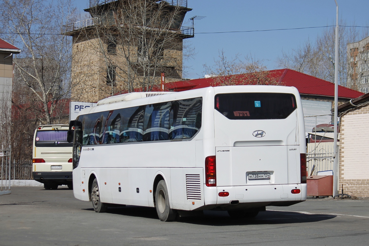 Красноярский край, Hyundai Universe Space Luxury № Н 738 НН 124