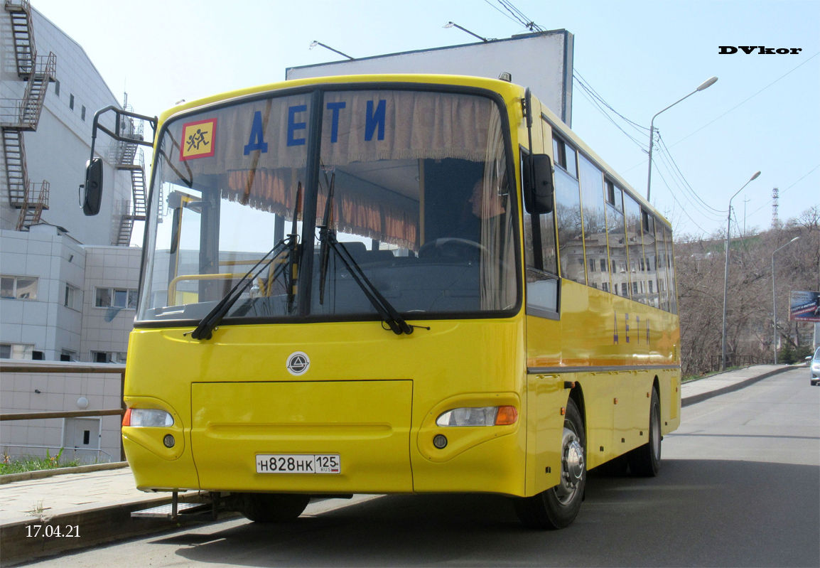 Приморский край, КАвЗ-4238-55 № Н 828 НК 125