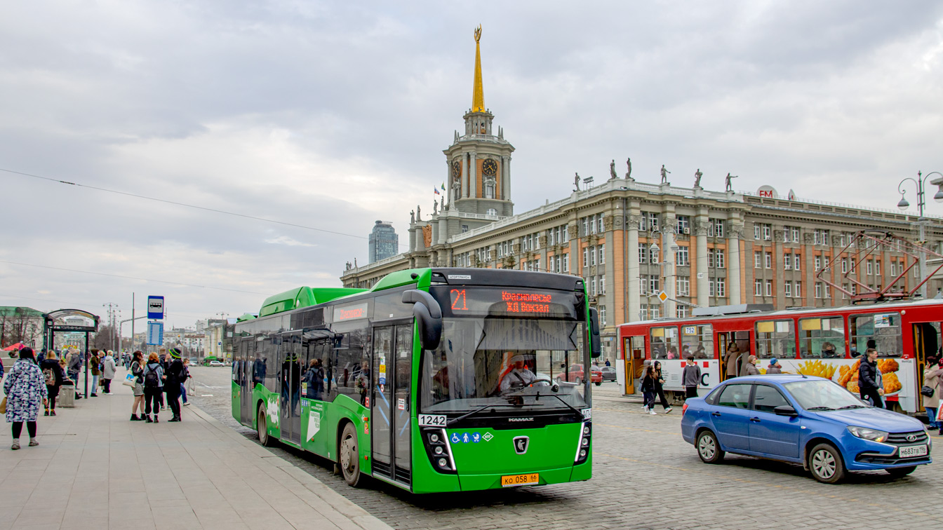 Свердловская область, НефАЗ-5299-40-57 (CNG) № 1242