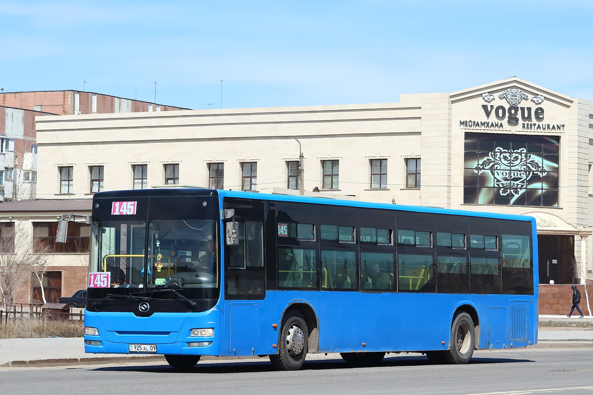 Карагандинская область, Huang Hai DD6129S24 № 925 AL 09