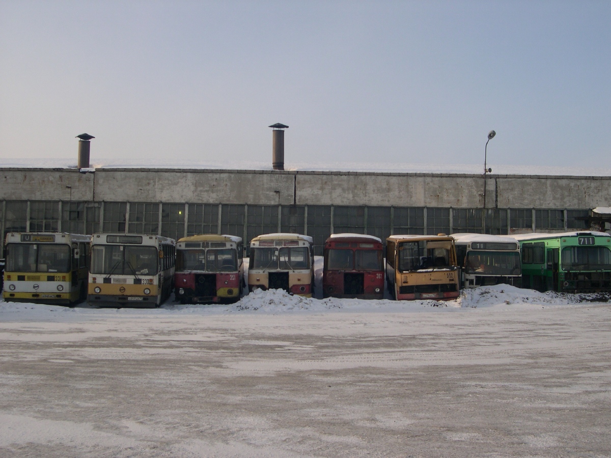 Карелия, ЛиАЗ-5256 (ТоАЗ) № 331; Карелия, ЛиАЗ-5256 (ТоАЗ) № 330; Карелия, ЛиАЗ-677М № 351; Карелия, ЛиАЗ-677МБ № 386; Карелия, ЛиАЗ-677 № 382; Карелия, Ikarus 260.51 № 502; Карелия, Arna M83 № 510; Карелия, Scania CR112 № 821