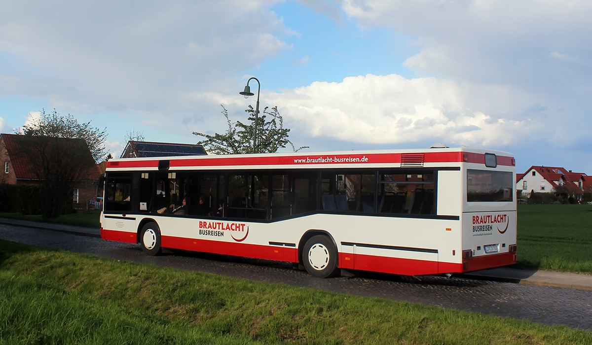 North Rhine-Westphalia, Neoplan N4016NF # LIP-DX 700; Lower Saxony — Bustreffen Wehmingen Hannoversches Straßenbahnmuseum 17.04.2016