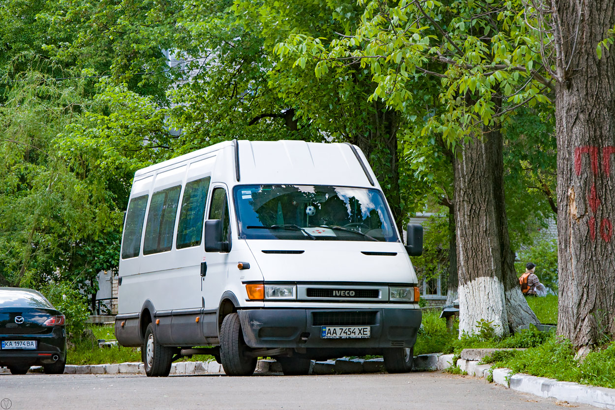 Киев, IVECO Daily 35S12 № AA 7454 XE
