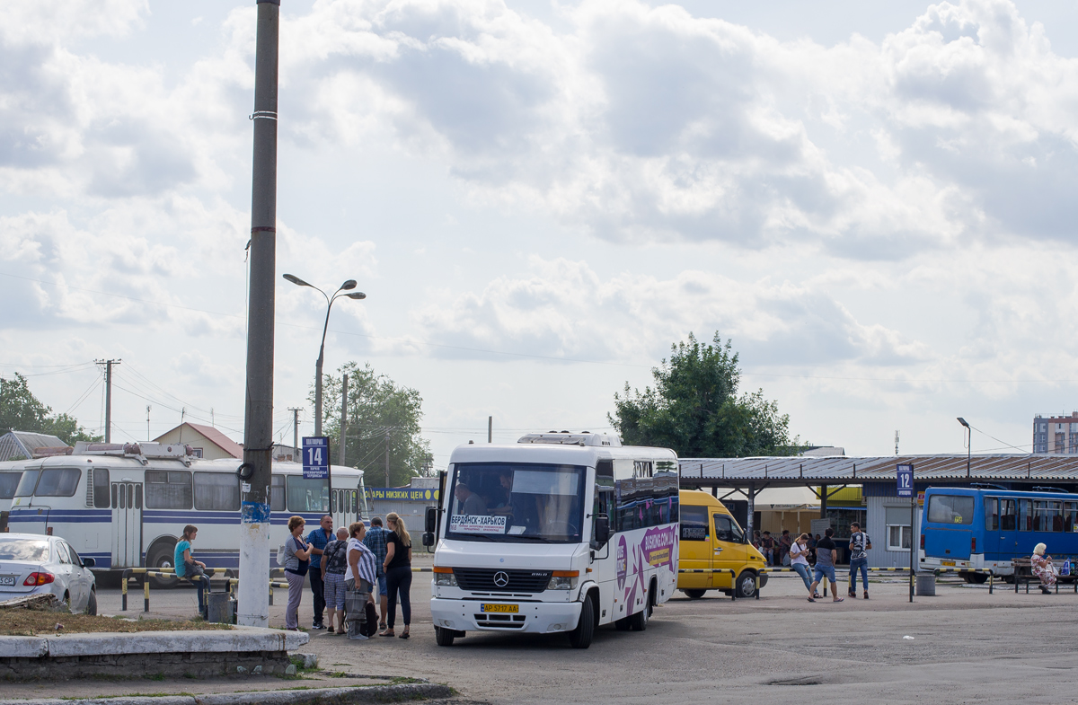 Запорожская область, Тур-А40792 № AP 5717 AA