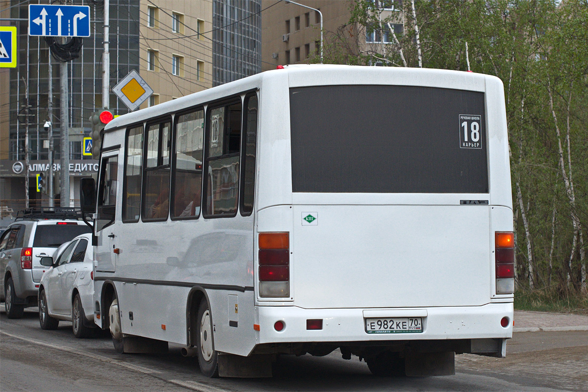 Саха (Якутия), ПАЗ-320302-12 № Е 982 КЕ 70
