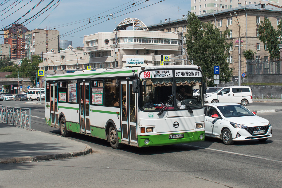 Новасібірская вобласць, ЛиАЗ-5256.36 № В 894 РЕ 154