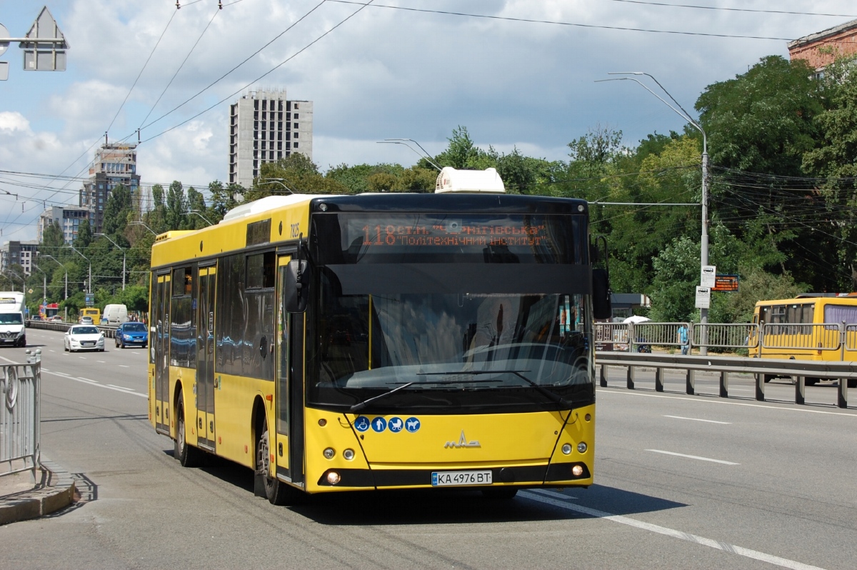 Киев, МАЗ-203.015 № 7825