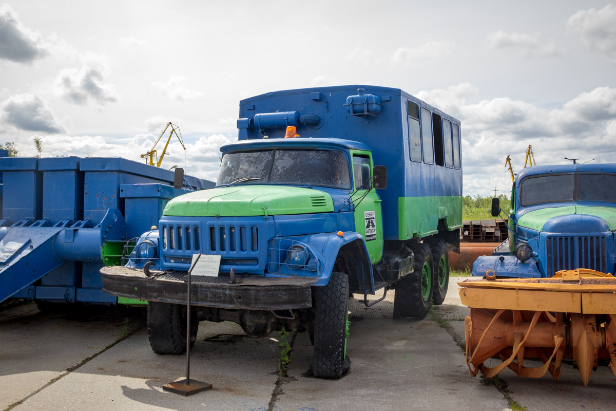 Ханты-Мансийский АО, Вахтовые автобусы № А 002 АА; Ханты-Мансийский АО — Автобусы-памятники