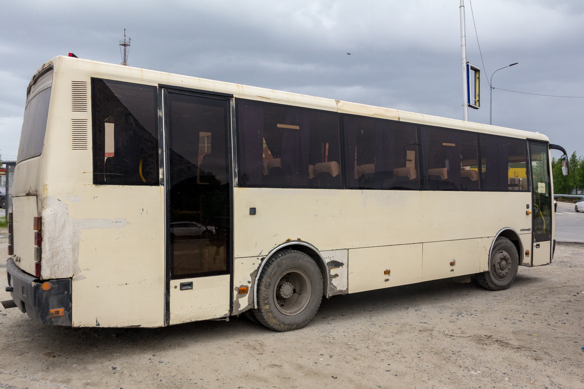 Ханты-Мансийский АО, ЛАЗ-4207JT "Лайнер-10" № Е 325 ОМ 58