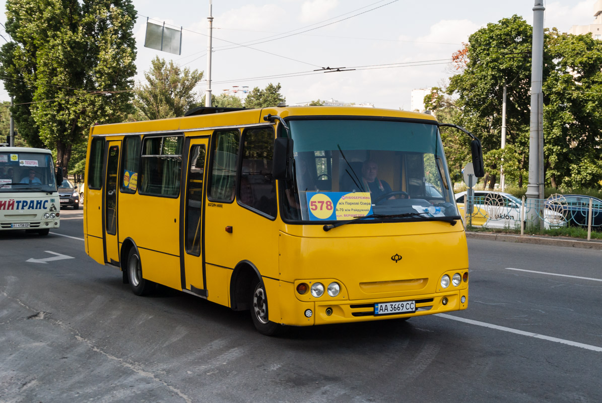 Kijev, Bogdan A09202 (LuAZ) sz.: AA 3669 CC